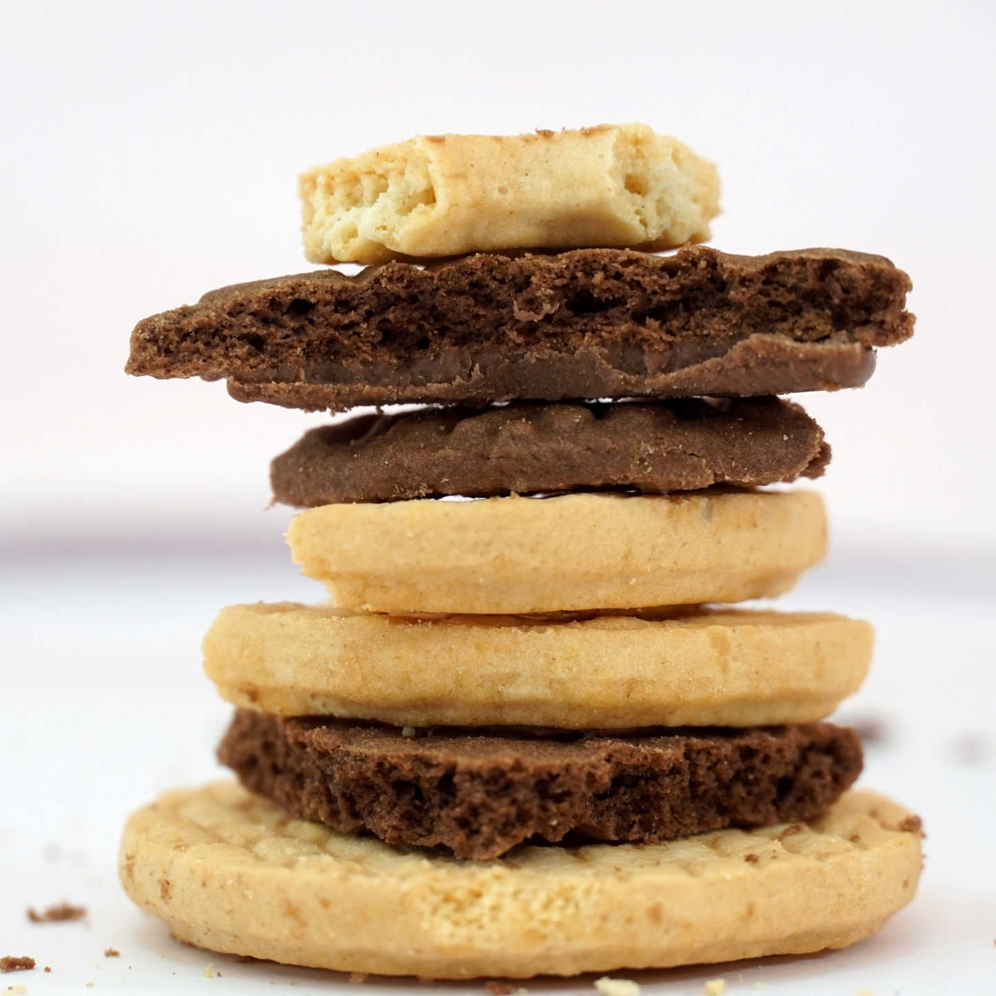 Bánh quy kẹp nhân kem ca cao Bifa 150 g