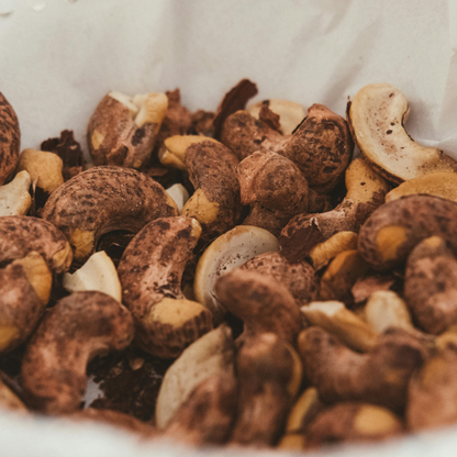 Hạt điều vỏ lụa Farmers Fine Foods túi giấy 250 g