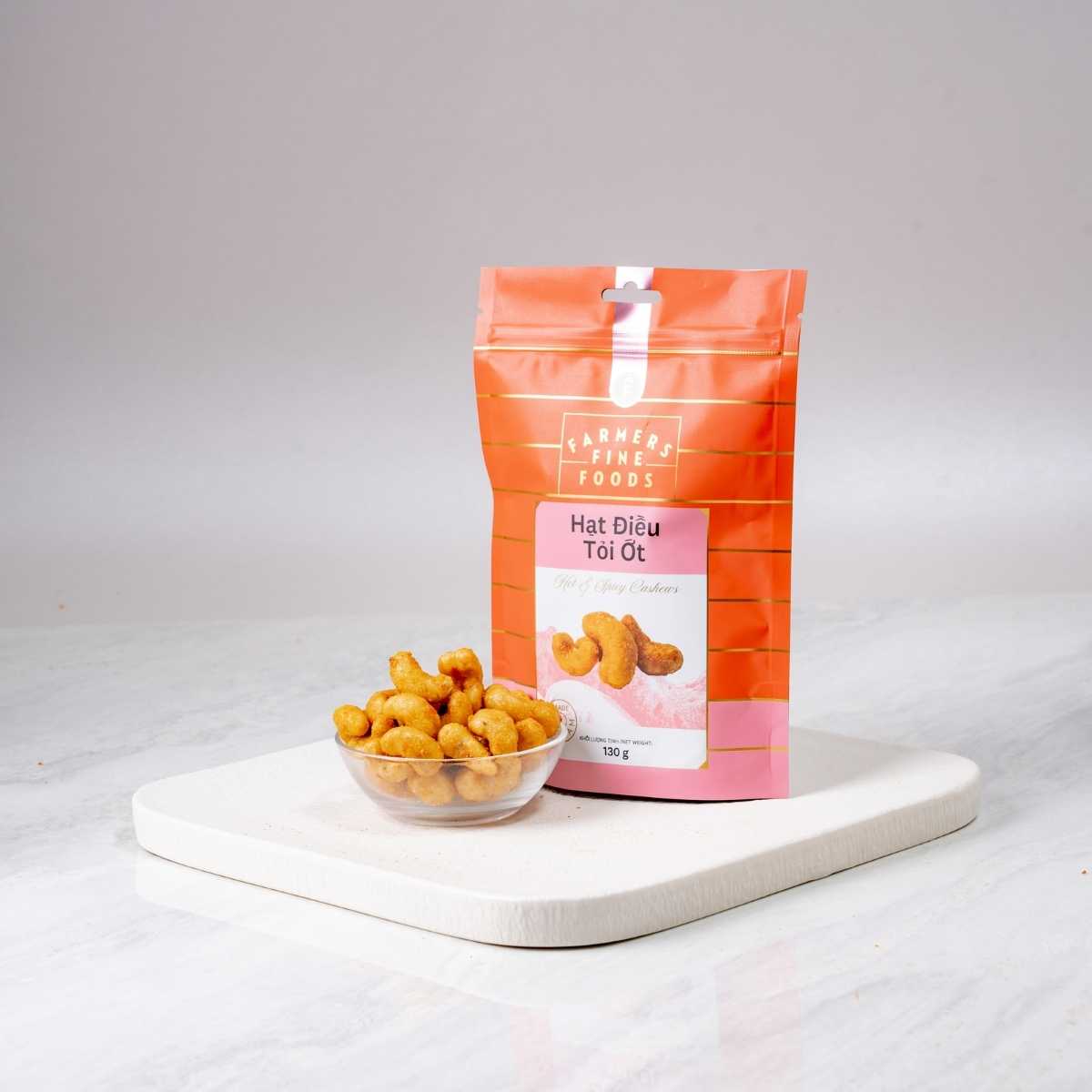 Hạt điều tỏi ớt Farmers Fine Foods 130 g