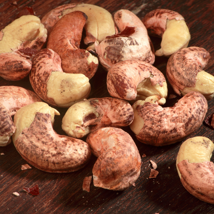 Hạt điều vỏ lụa Farmers Fine Foods 150 g (Hộp thiếc)