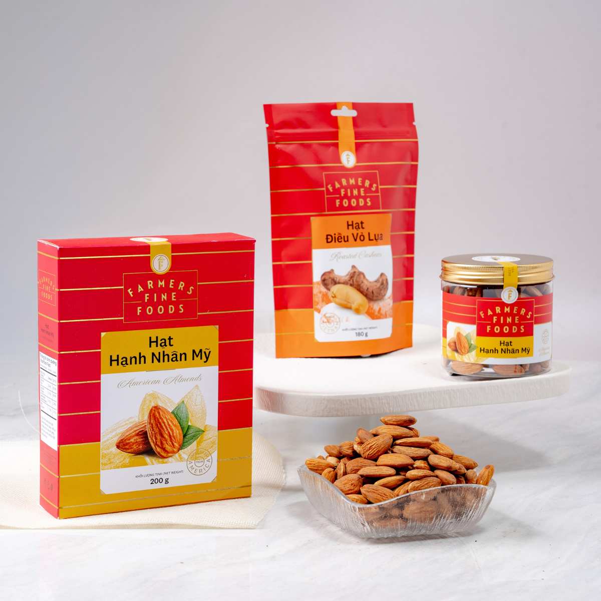 Hạt hạnh nhân mỹ Farmers Fine Foods 200G