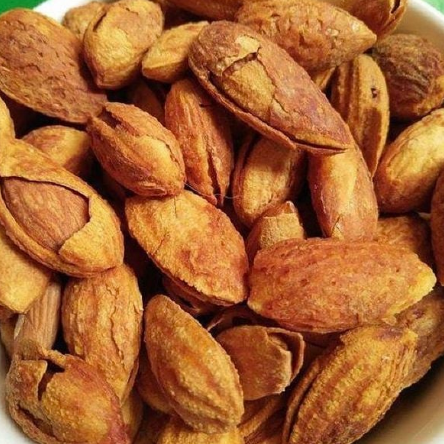 Hạt hạnh nhân rang bơ Farmers Fine Foods 80 g (Hộp giấy)