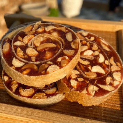 Kẹo chuối cuộn đậu phộng Farmers Fine Foods 90 g ( Hủ nhựa )